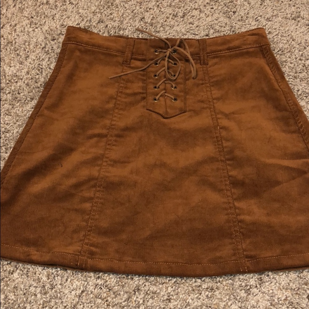 Swayed tan skirt